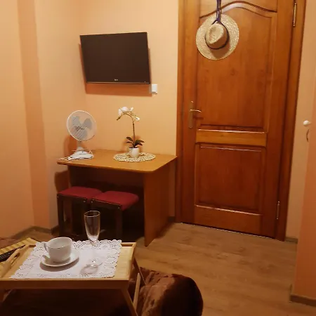 Dom Pod Jeleniem بيت ضيافة 3*